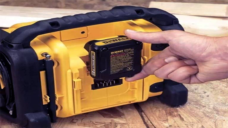 Common Maintenance and Safety Issues of A Jobsite Radio