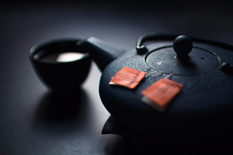 How many tea bags do you put in a teapot?